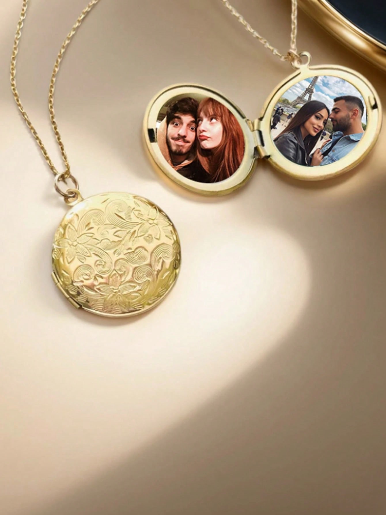 Personalized Photo Round Pendant Necklace Customize with Your Own Photo The Perfect Gift: Personalized Photo Necklace